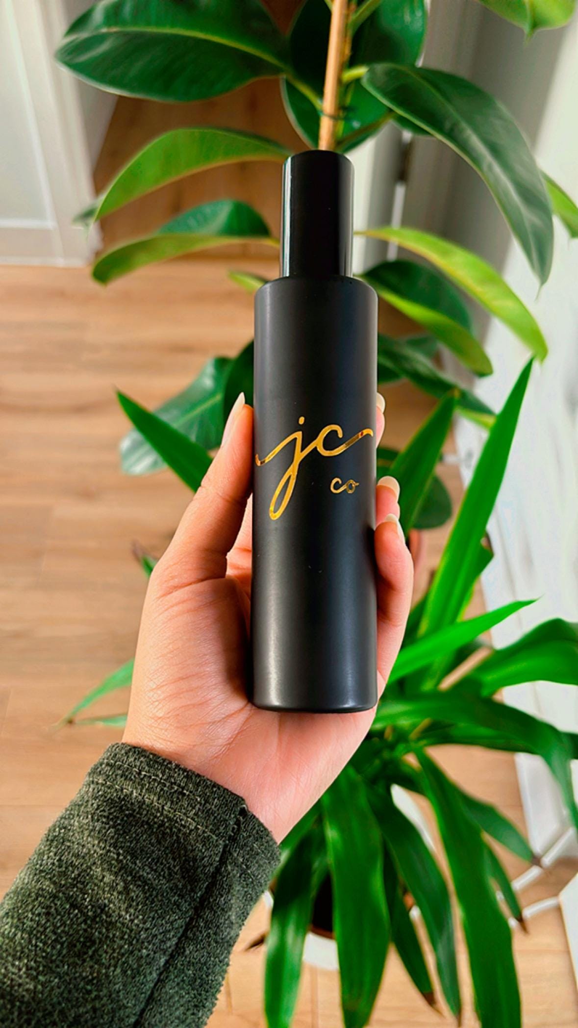 Matte Black, Luxury Scented Vegan & Non Toxic Room Spray